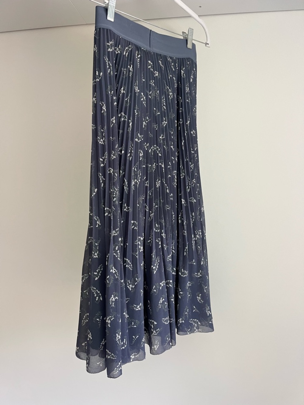 Wilfred twirl Navy Floral Pleated Midi Skirt